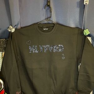 Sweatshirt with light blue and dark blue rhinestones